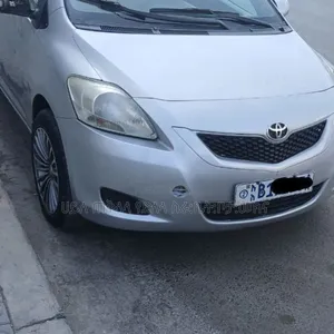 Toyota Yaris 2010 Silver