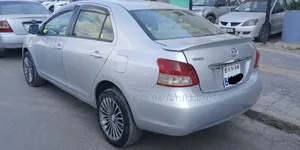 Toyota Yaris 2010 Silver