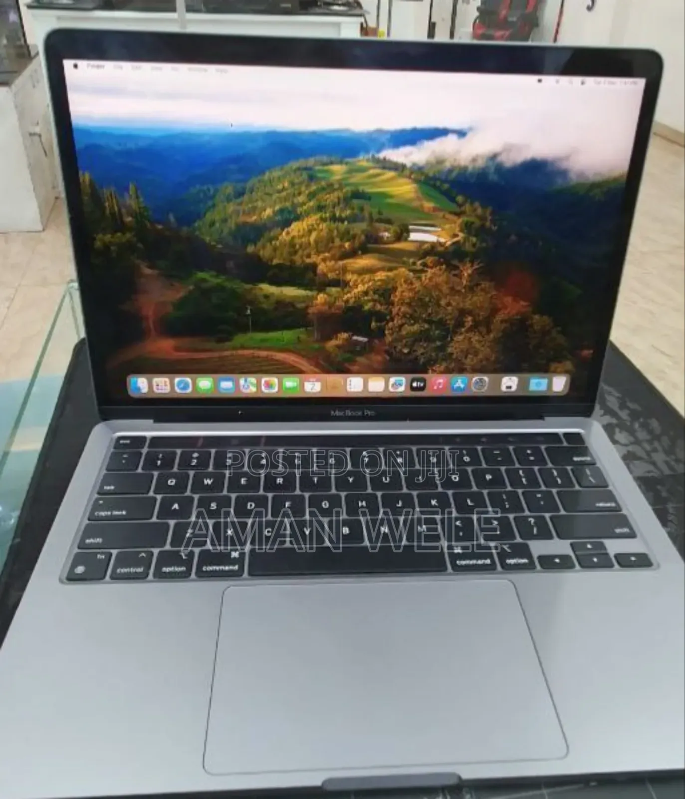 New Laptop Apple MacBook Pro 2022 M2 8GB Apple M2 SSD 256GB