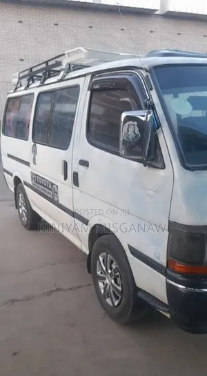 Photo - Toyota HiAce 2004 White