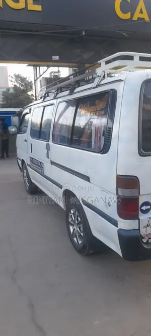 Toyota HiAce 2004 White