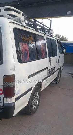 Toyota HiAce 2004 White