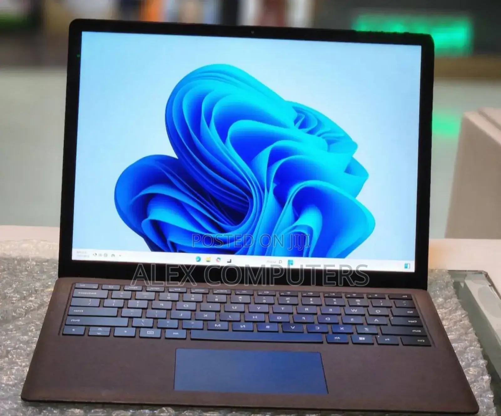New Laptop Microsoft Surface 16GB Intel Core I7 SSD 512GB