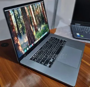Photo - New Laptop Apple MacBook Pro 2019 16GB Intel Core I9 SSD 1T