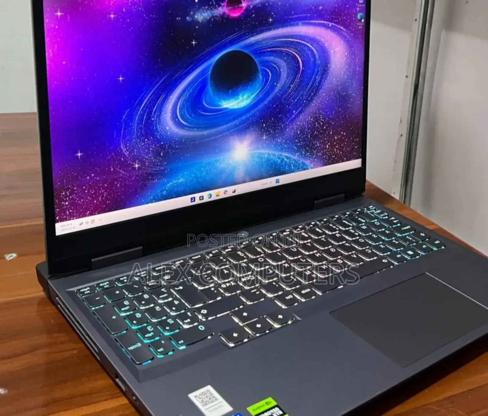 New Laptop Lenovo LOQ 15IRH8 16GB Intel Core i5 SSD 512GB