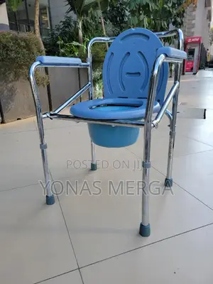 Photo - Toilet Commodes氅由it Has a Maximum Weight Capacity of 150 Kilograms