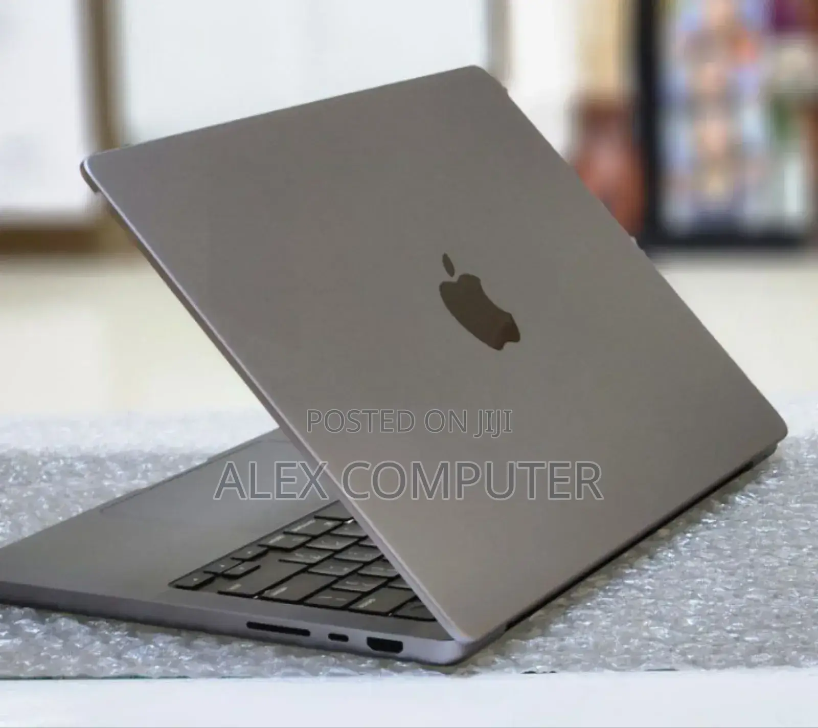 New Laptop Apple MacBook Pro M1 32GB Apple M1 Pro SSD 512GB
