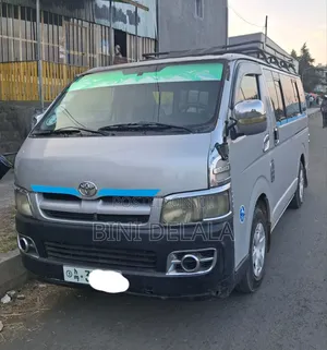 Photo - Toyota HiAce 2006 Silver
