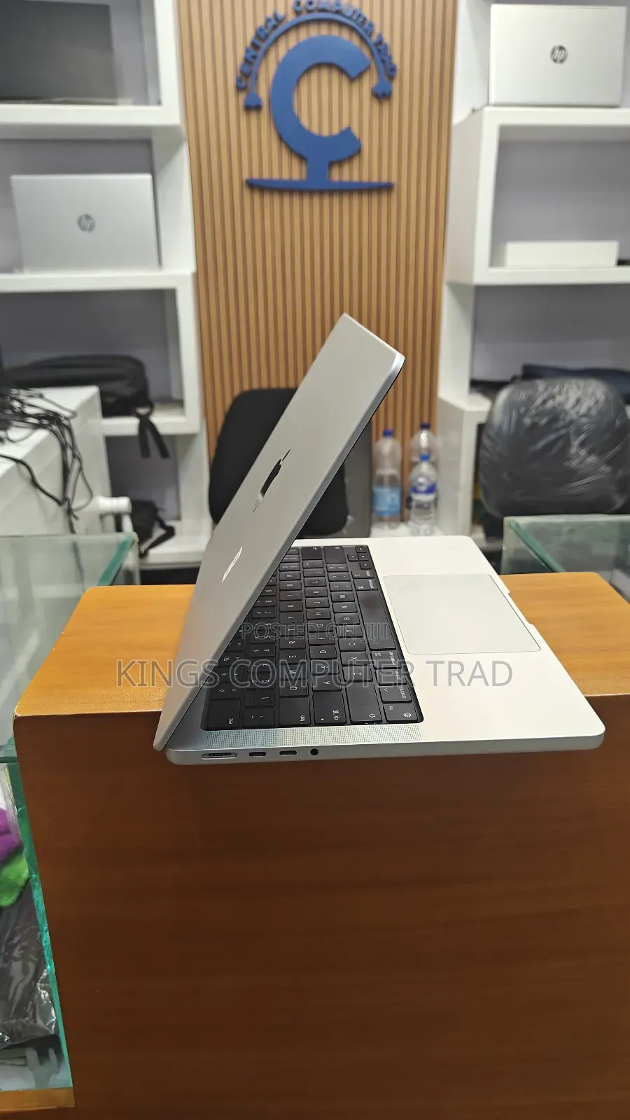 New Apple MacBook Pro 2023 M3 14-Inch 18GB Intel Core M3 SSD 512GB