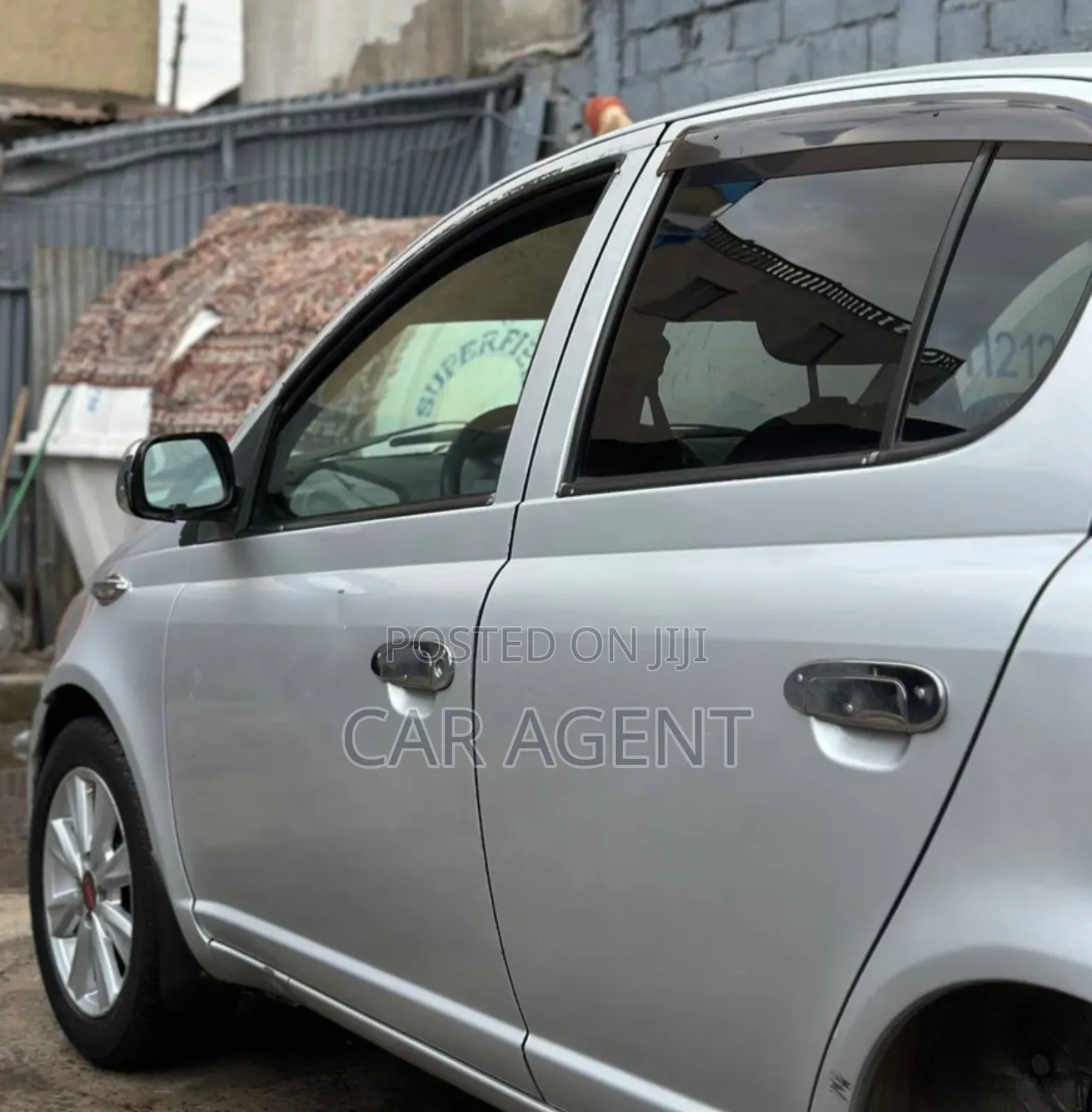 Toyota Vitz 2004 Silver