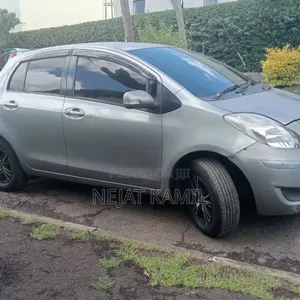 Toyota Vitz 1.0 FWD 3dr 2003 Silver
