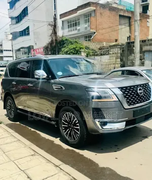 Photo - Nissan Patrol 2023 Gray