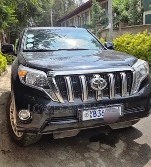 Photo - Toyota Land Cruiser Prado 2015 Black