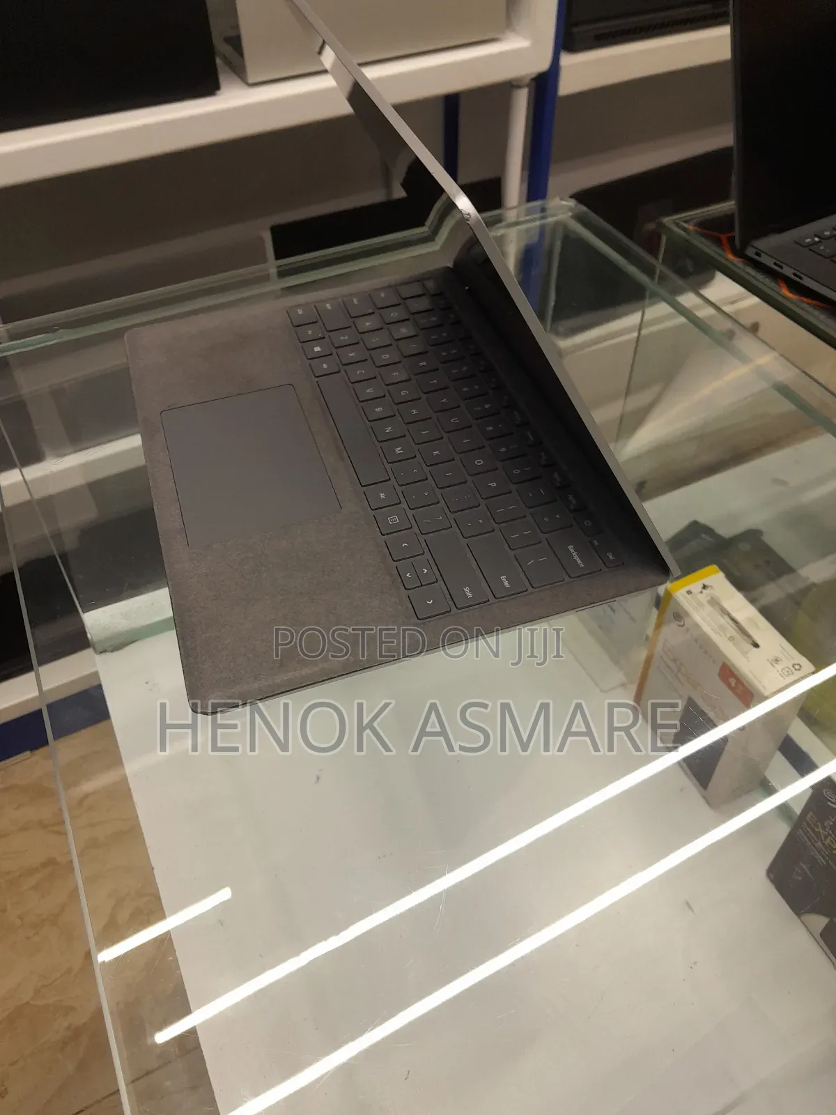 New Laptop Microsoft Surface 8GB Intel Core I5 SSD 256GB