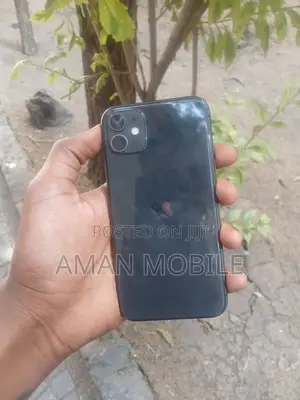 Photo - Apple iPhone 11 64 GB Black