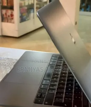 Photo - New Laptop Apple MacBook 16GB Intel Core Ultra 7 SSD 1T