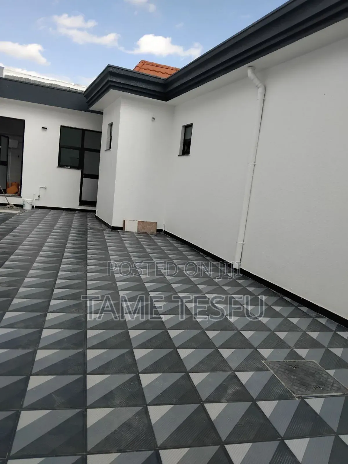 Furnished 3bdrm Villa in ሀያት ኮፓዉንድ, Bole for sale