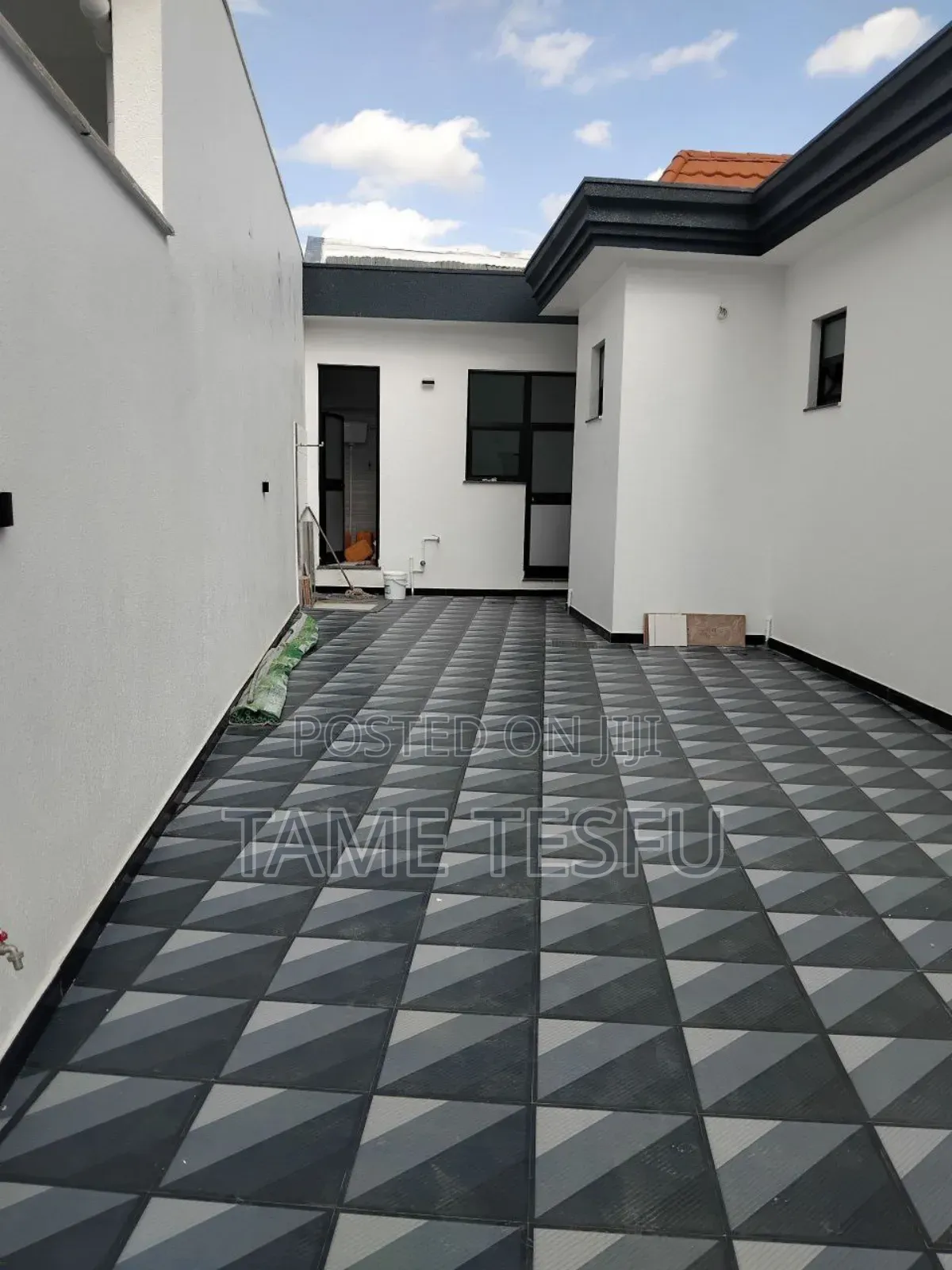 Furnished 3bdrm Villa in ሀያት ኮፓዉንድ, Bole for sale