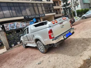 Toyota Hilux 2008 Gold