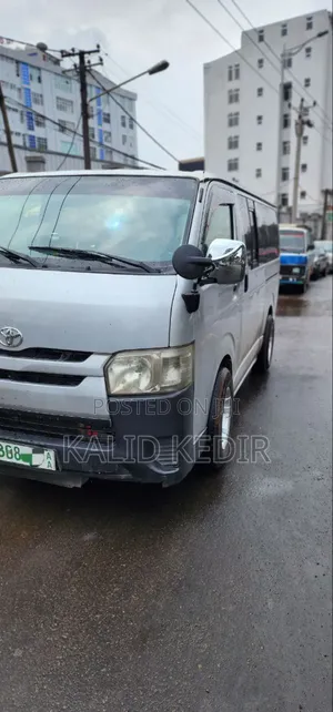 Photo - Toyota HiAce 2005 Silver