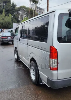 Toyota HiAce 2005 Silver