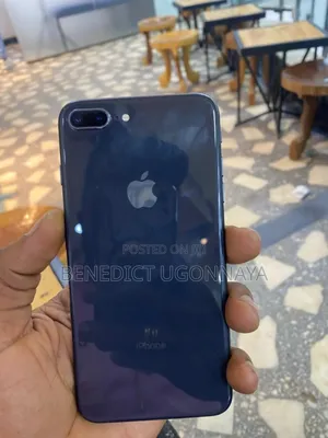 Photo - Apple iPhone 8 Plus 64 GB Black