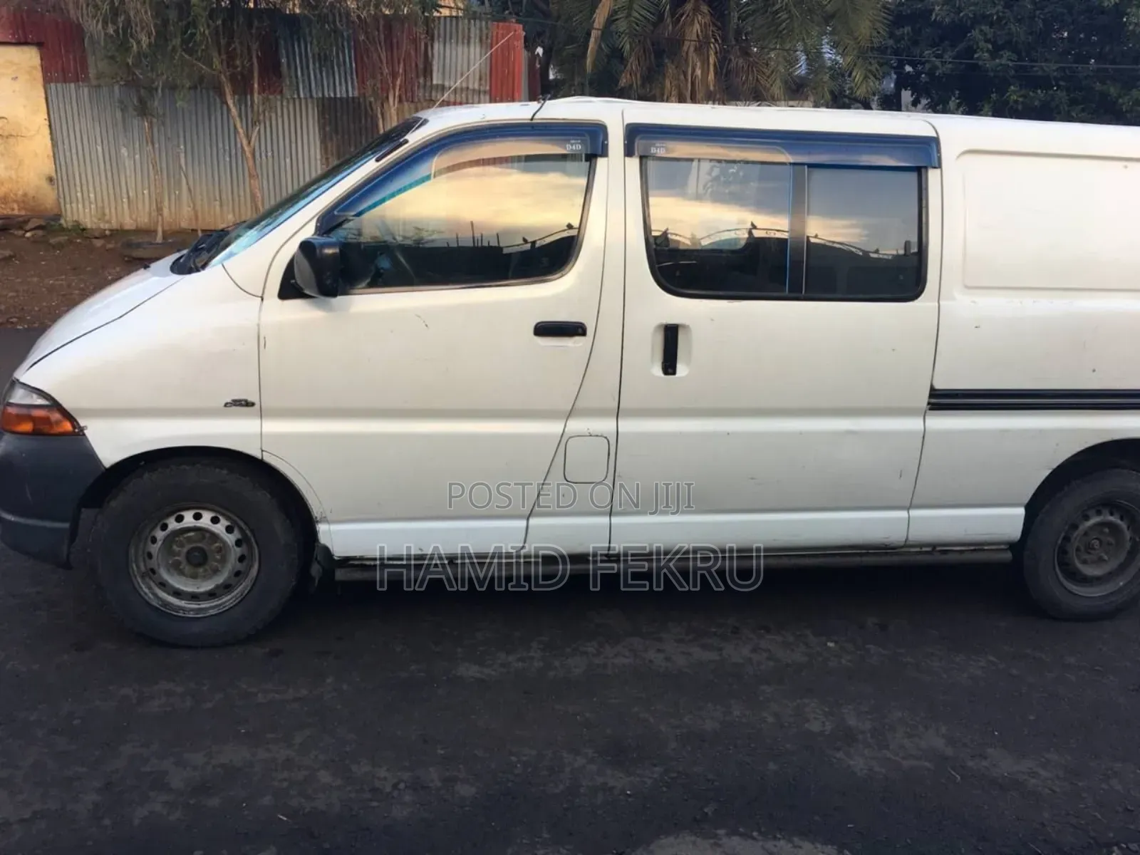 Toyota HiAce 2003 White