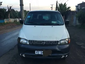 Toyota HiAce 2003 White