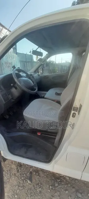 Toyota HiAce 2006 White