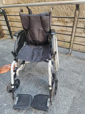 ያገለገለ እና አዲስwheelchair