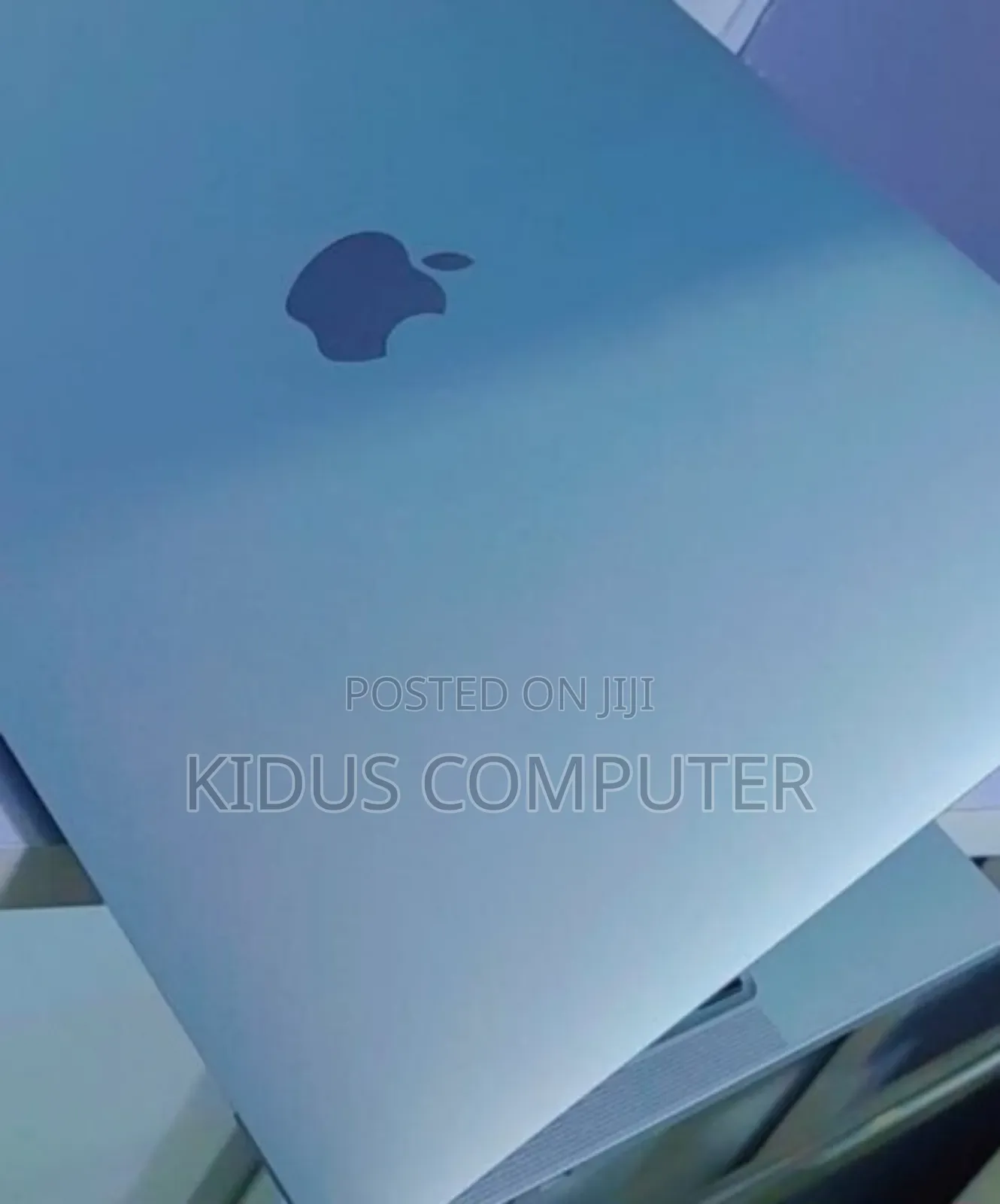 New Laptop Apple MacBook Pro 2022 M2 8GB Intel Core M2 SSD 256GB