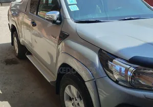 Toyota Hilux 2.4 Diesel 2020 Silver