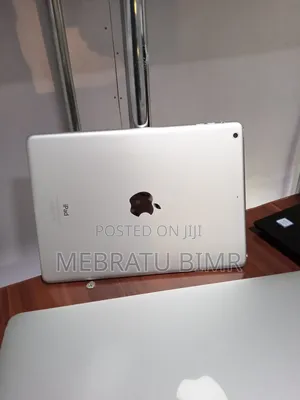 New Apple iPad 9.7 64 GB Silver