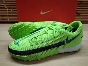 Nike Phantom React Green Futsal Soccer Shoes