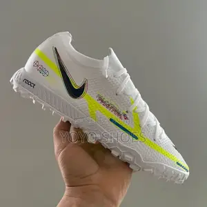 Nike Phantom React Futsal Soccer Shoes