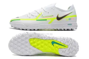 Nike Phantom React Futsal Soccer Shoes