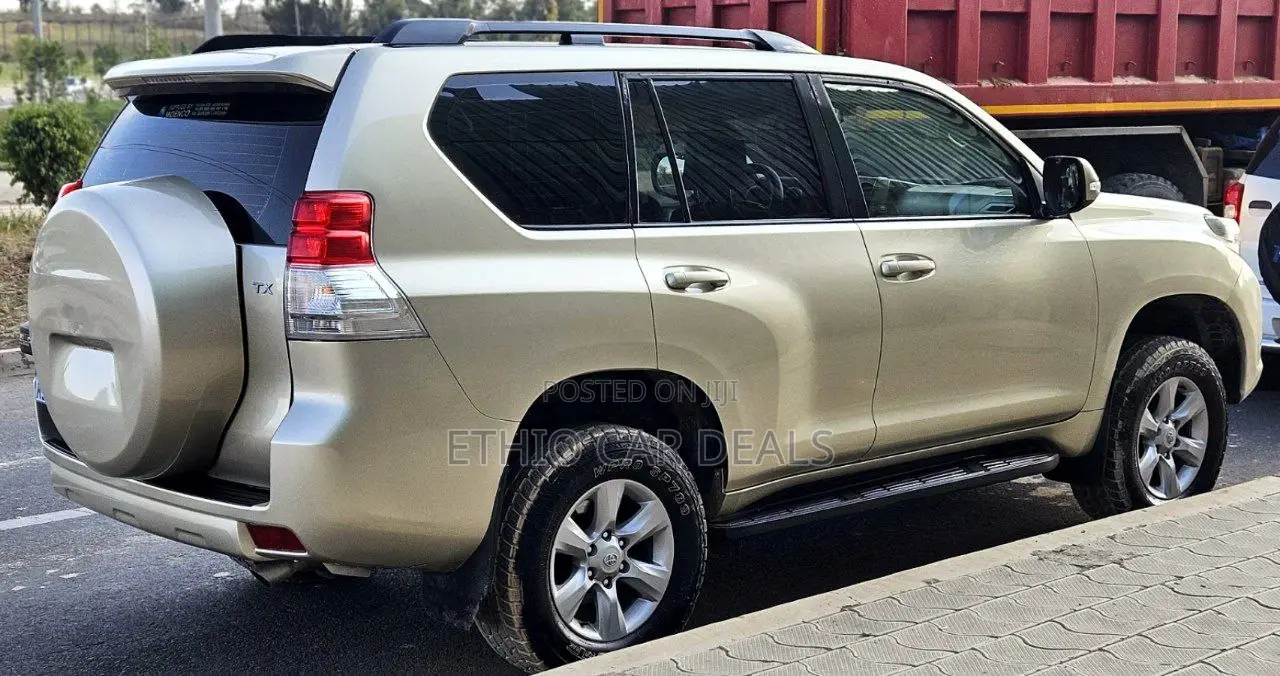 Toyota Land Cruiser Prado 2012 Gold