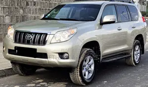 Photo - Toyota Land Cruiser Prado 2012 Gold