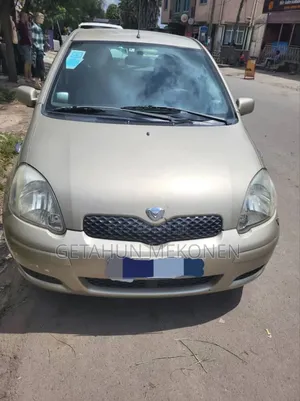Photo - Toyota Vitz 2003 Gold