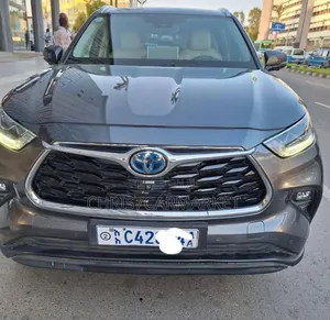Photo - Toyota Highlander Hybrid Limited 2023 Gray