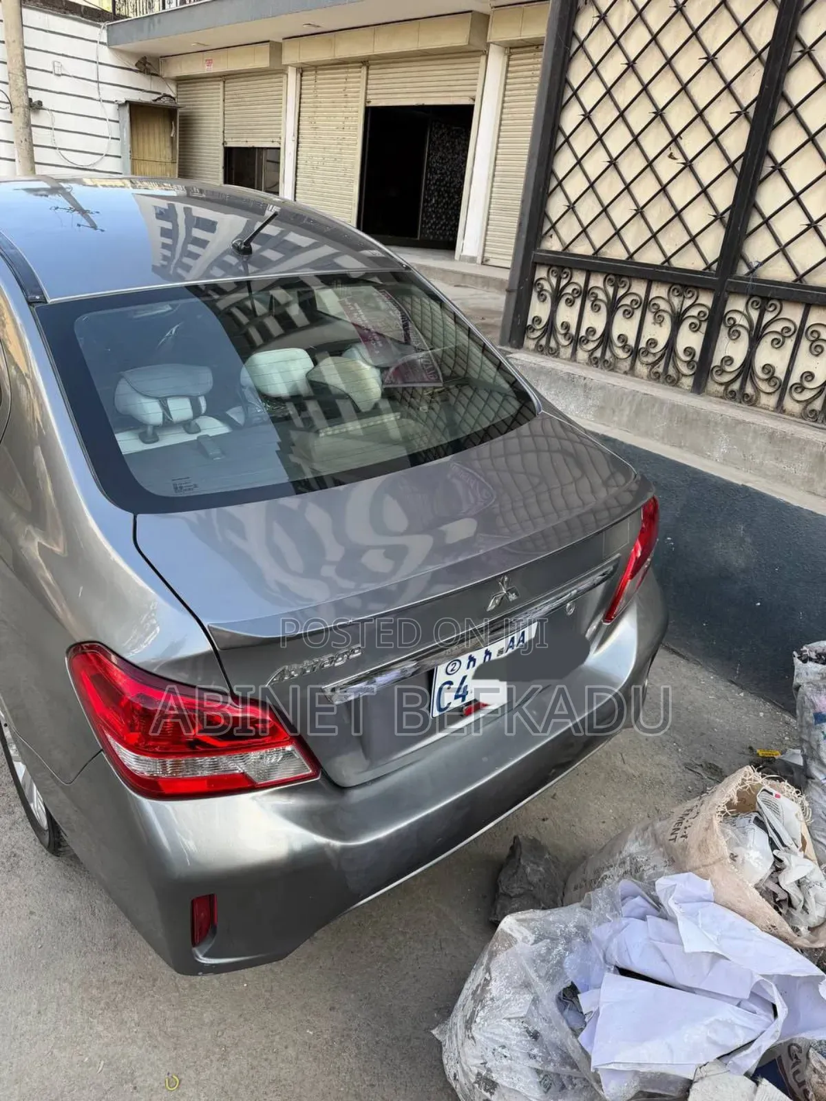 Mitsubishi Attrage 2022 Silver