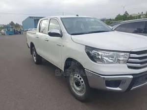 New Toyota Hilux 2024 White