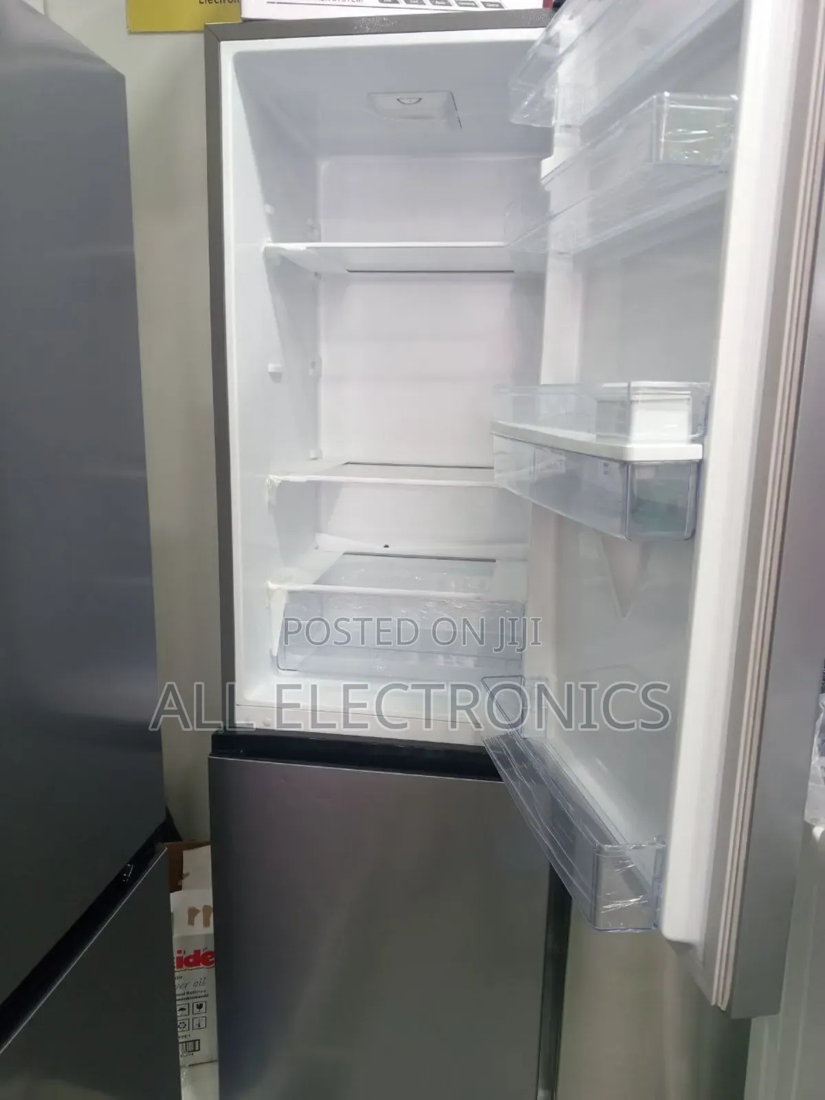 Hisense ፋሪጅ 350 L እሄ በረዶቤቱ ከታች የሆነ