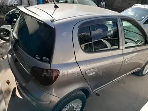 Toyota Vitz 1.0 FWD 5dr 2004 Gray