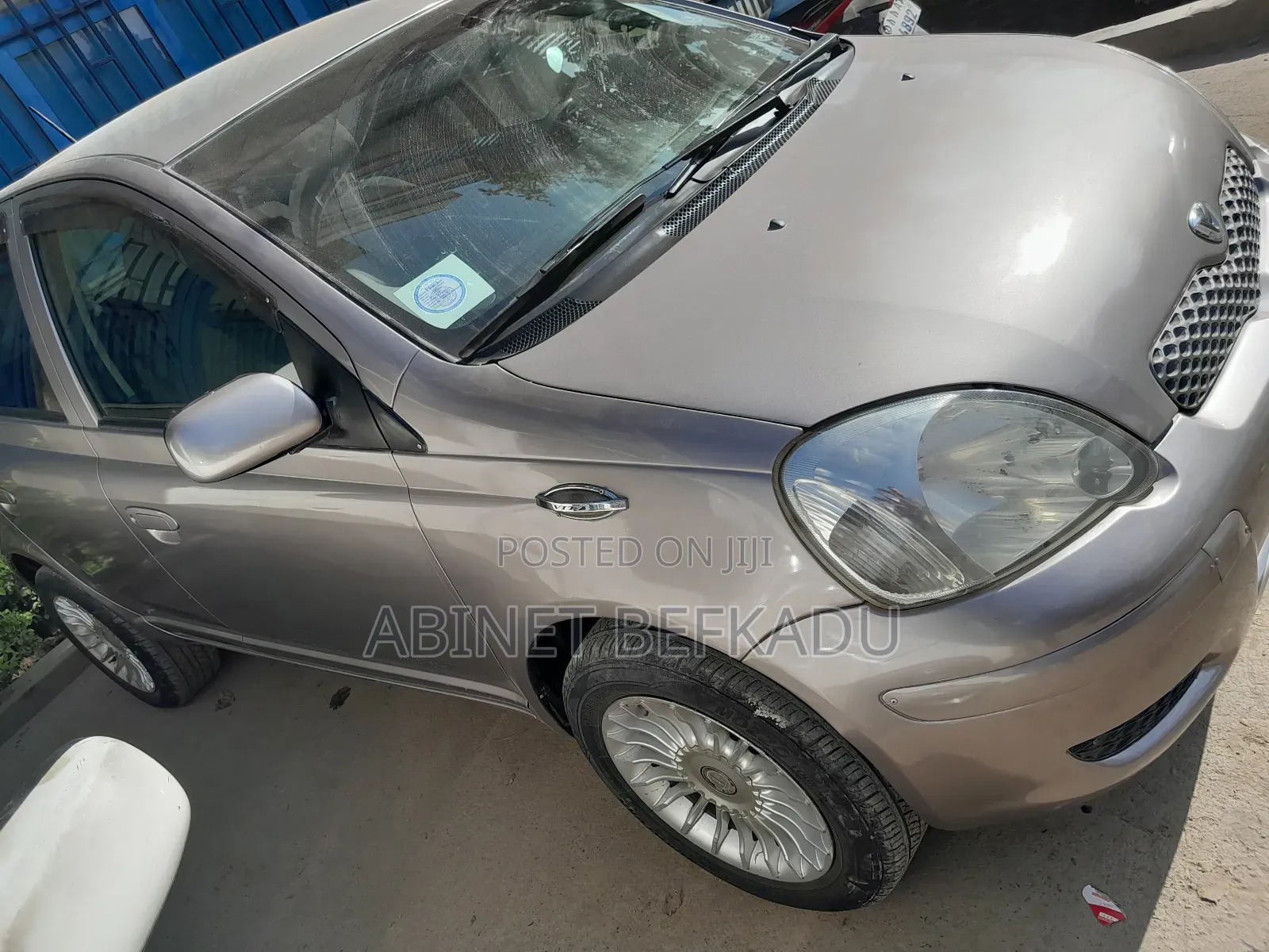 Toyota Vitz 1.0 FWD 5dr 2004 Gray