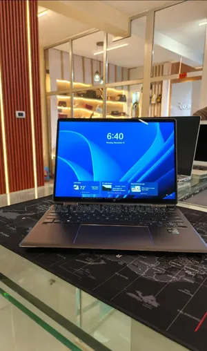 New Laptop HP Spectra 13 16GB Intel Core I7 SSD 1T