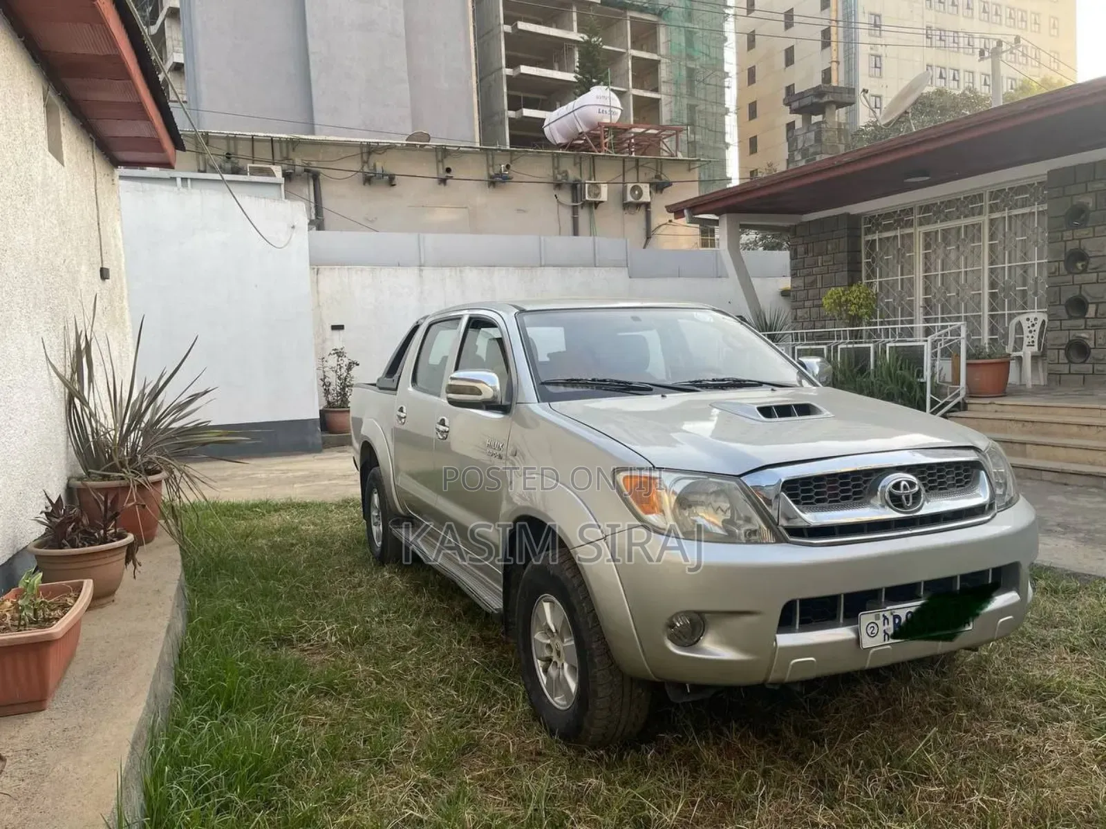 Toyota Hilux 2.5 D-4D 4X4 SRX 2010 Silver