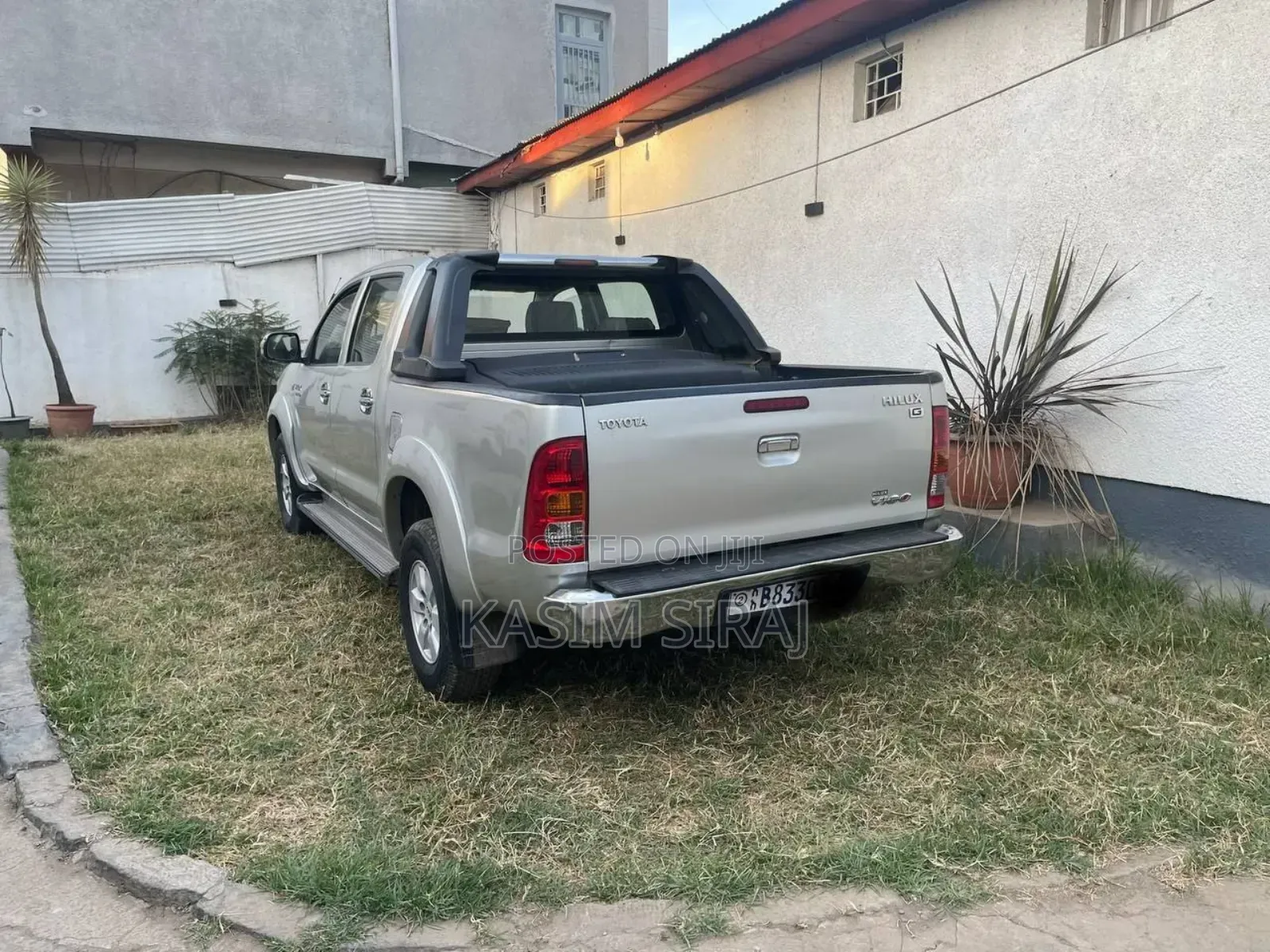 Toyota Hilux 2.5 D-4D 4X4 SRX 2010 Silver