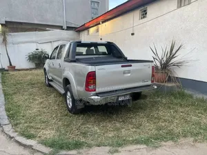 Toyota Hilux 2.5 D-4D 4X4 SRX 2010 Silver