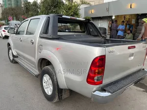 Toyota Hilux 2.5 D-4D 4X4 SRX 2010 Silver